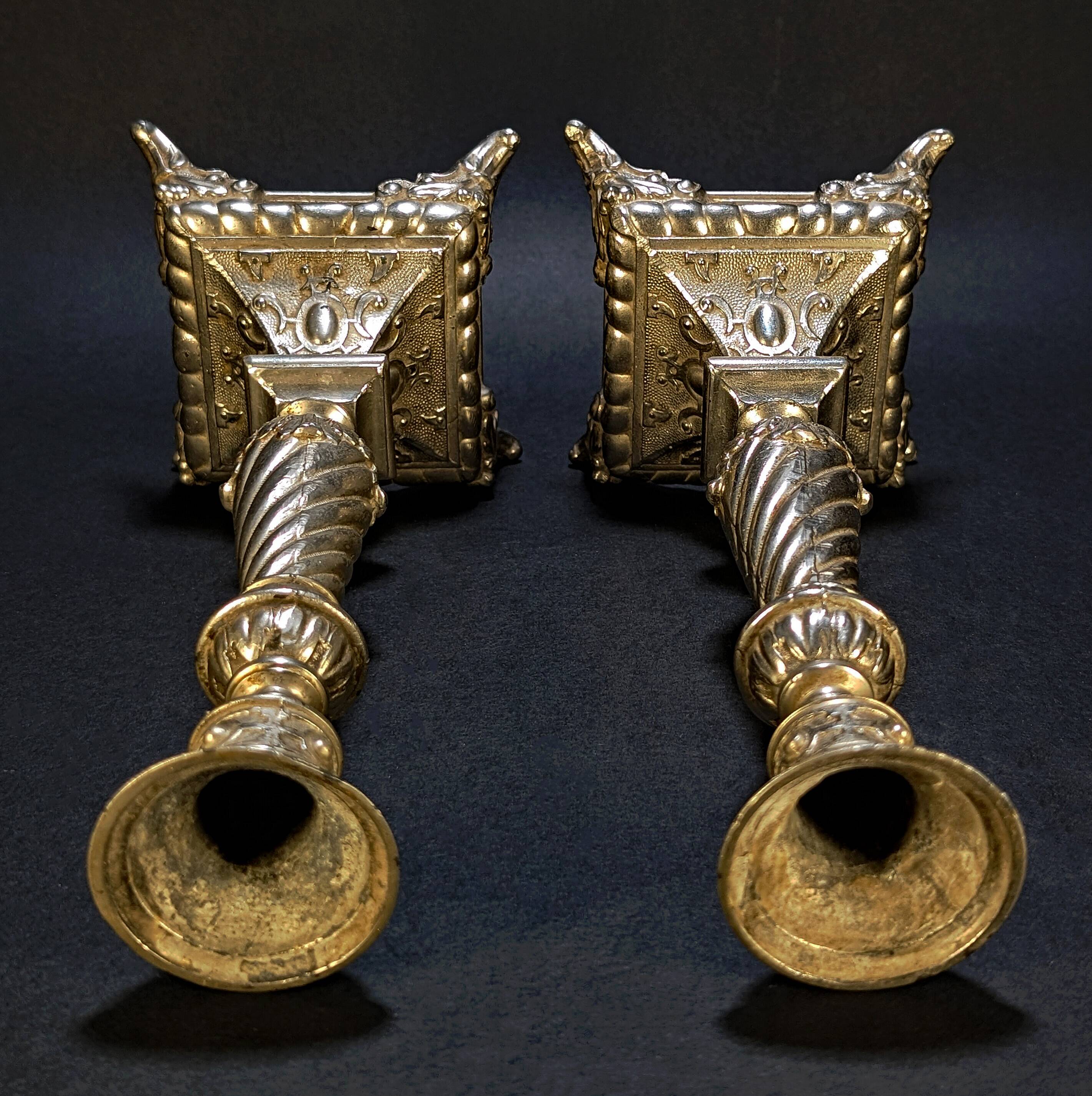 Paire de bougeoirs style Néo-Renaissance / Louis XIII