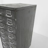 Commode industrielle en acier avec 20 tiroirs