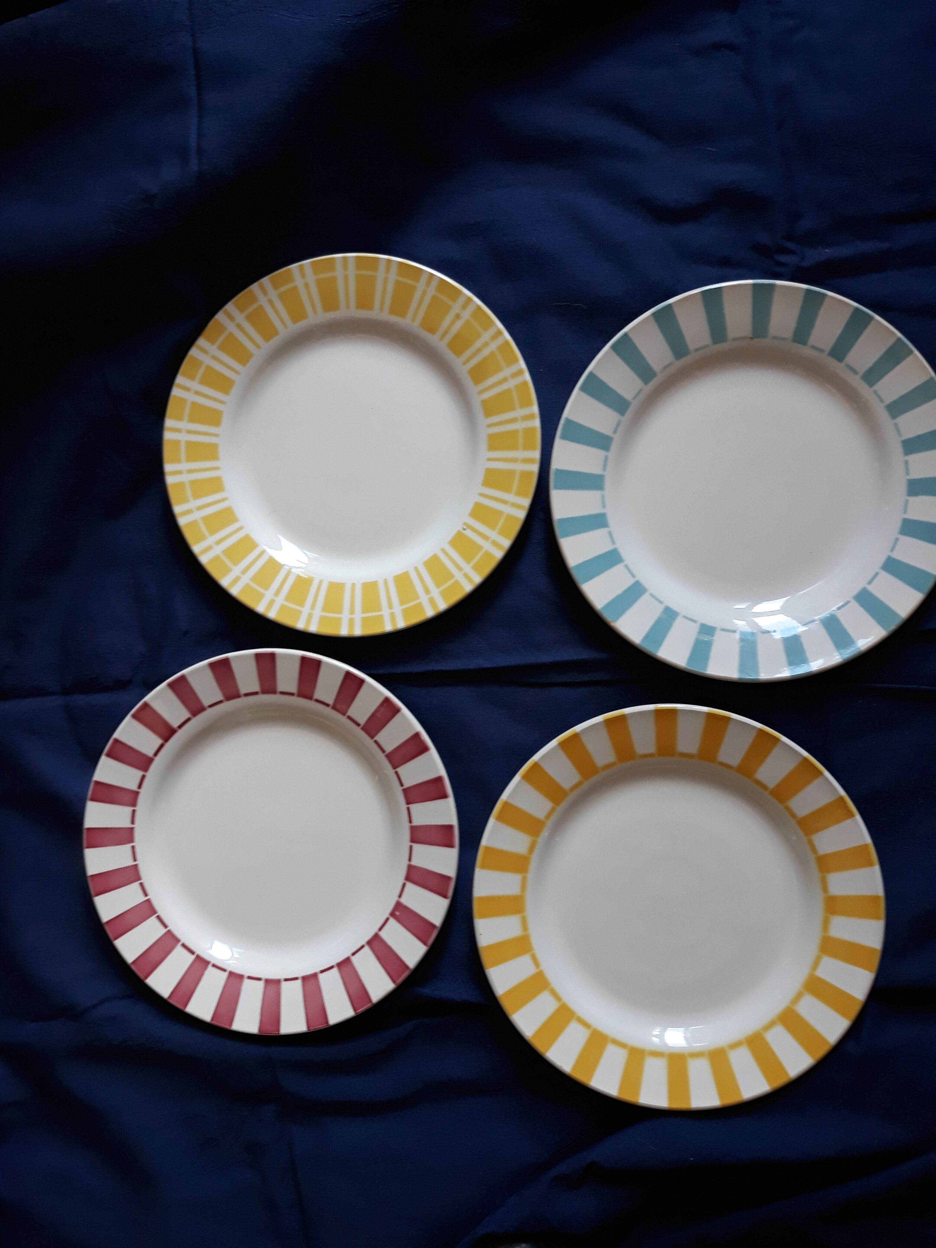 Sarreguemines set of 4 flat plates vintage colors tangy