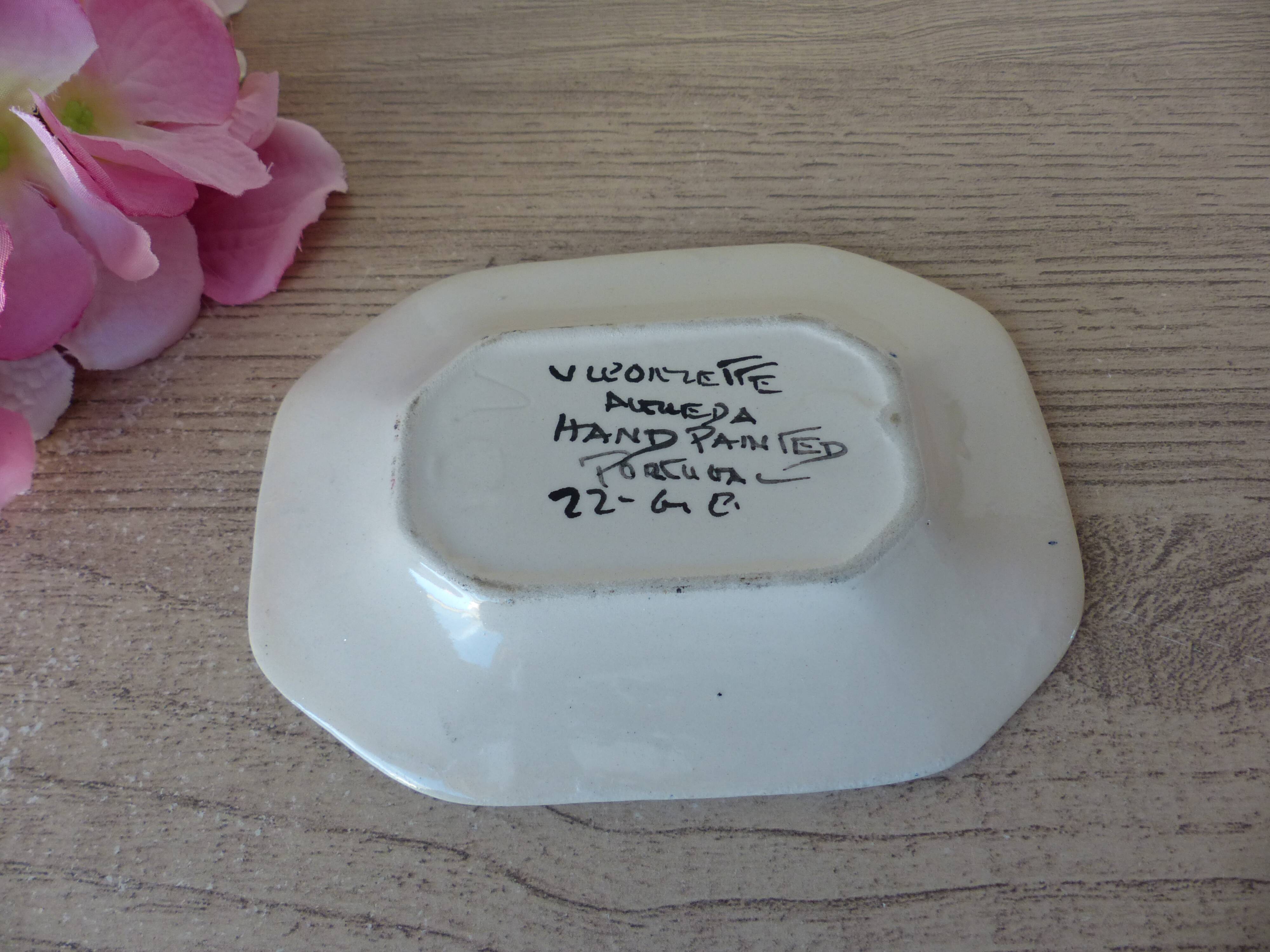 Antique small ceramic pocket emptier with Almeida rooster motif, signed and hand-painted