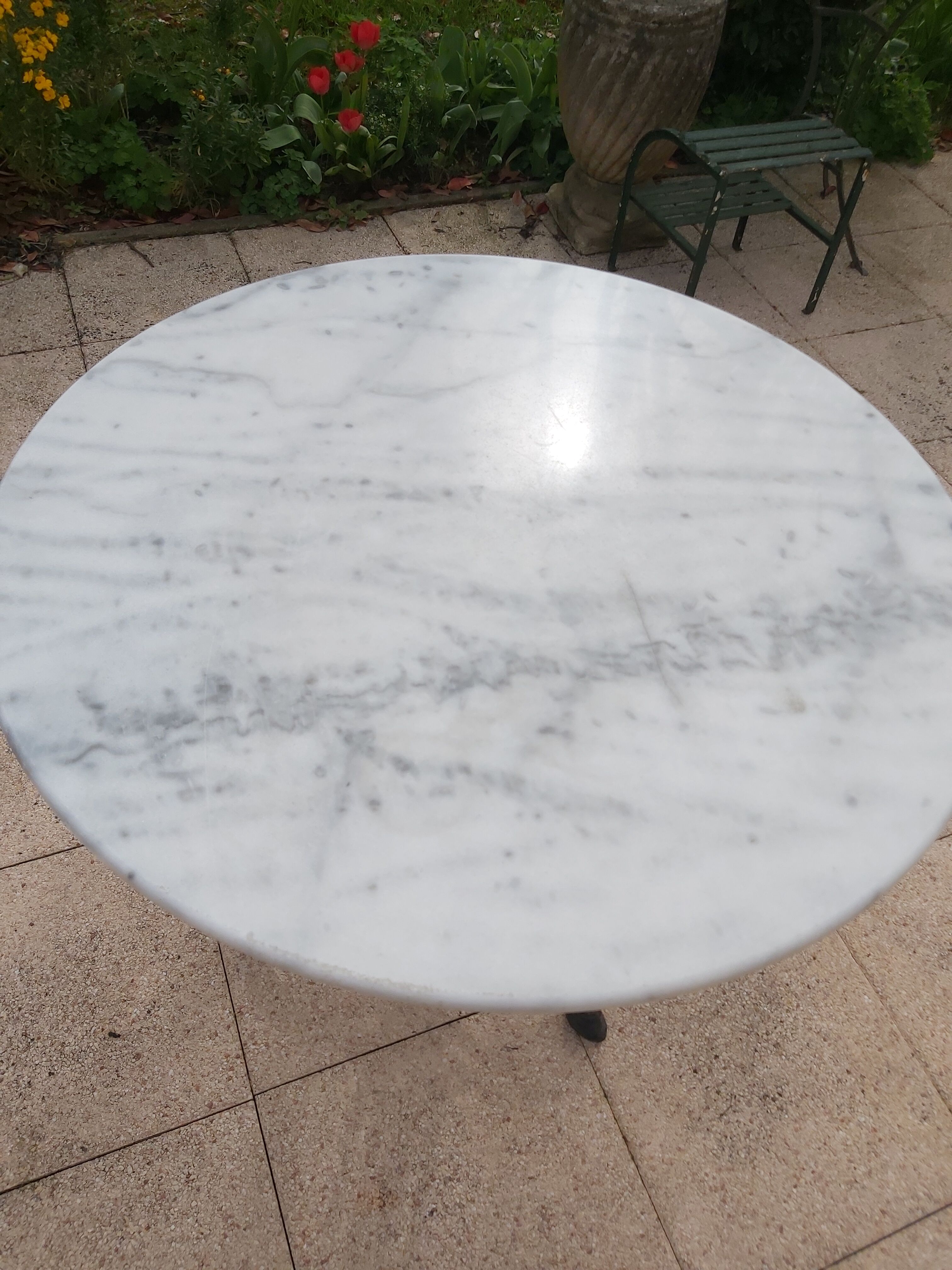 Table ronde de bistrot en fonte et marbre