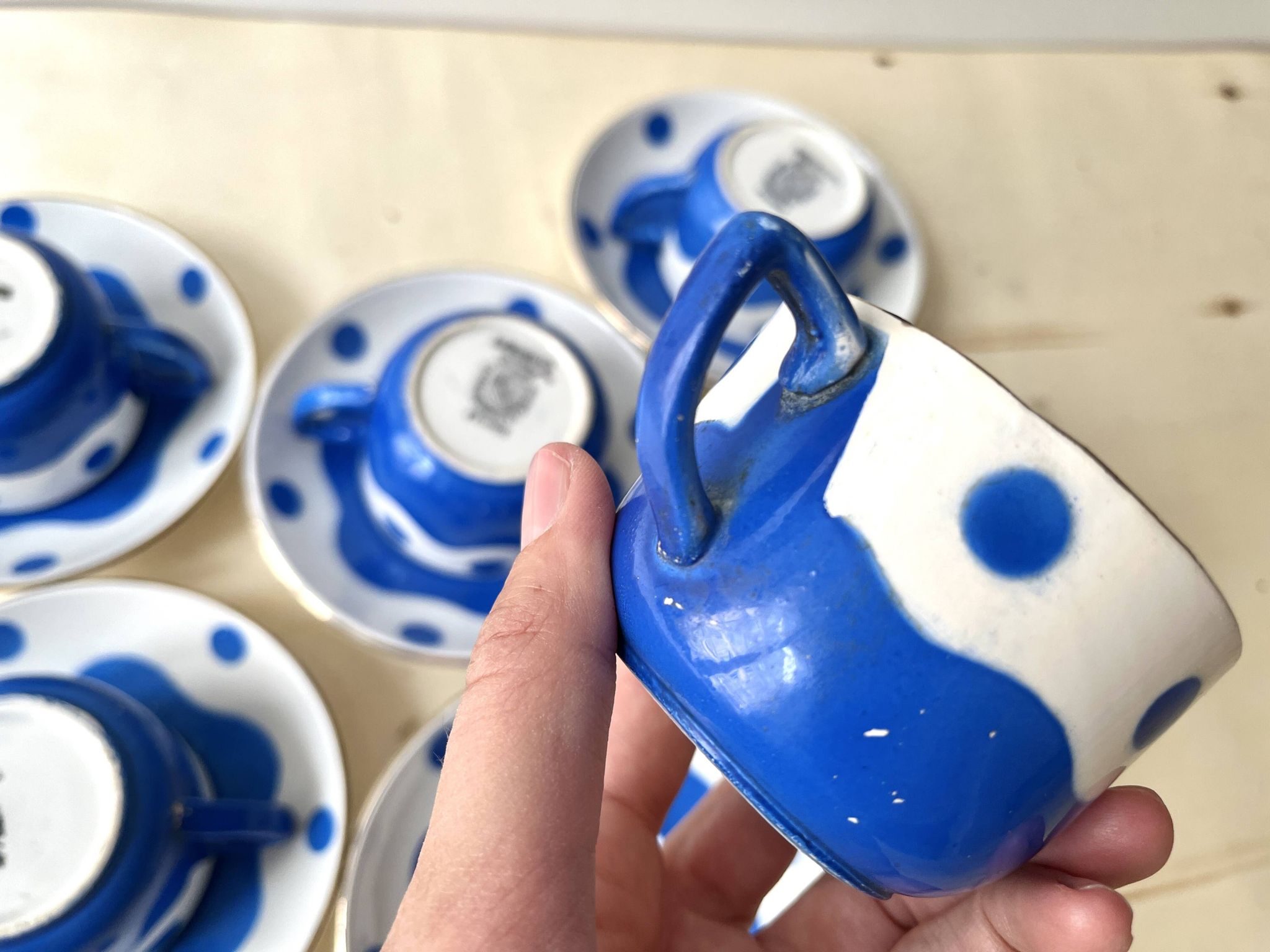 Set of 6 Sarreguemines Digoin earthenware coffee cups with art deco polka dots, 1930s