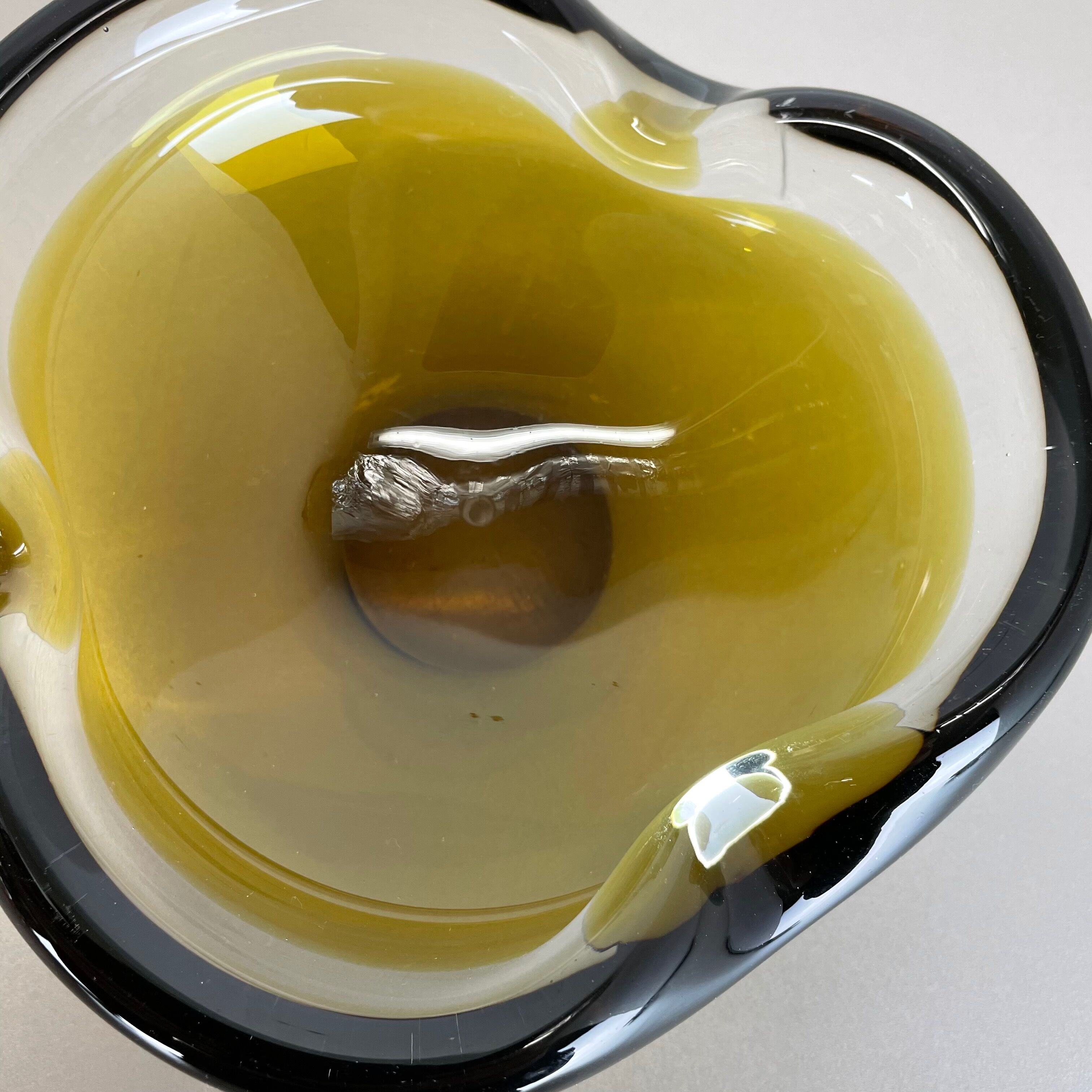 Large Murano Glass "Ochre" 1,1Kg Bowl Shell Ashtray Murano, Italy, 1970s