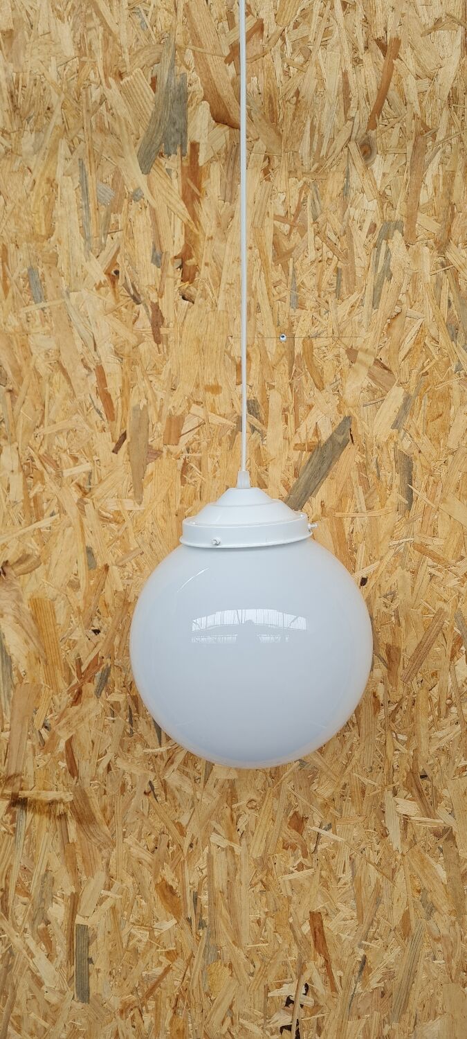 White opaline suspension