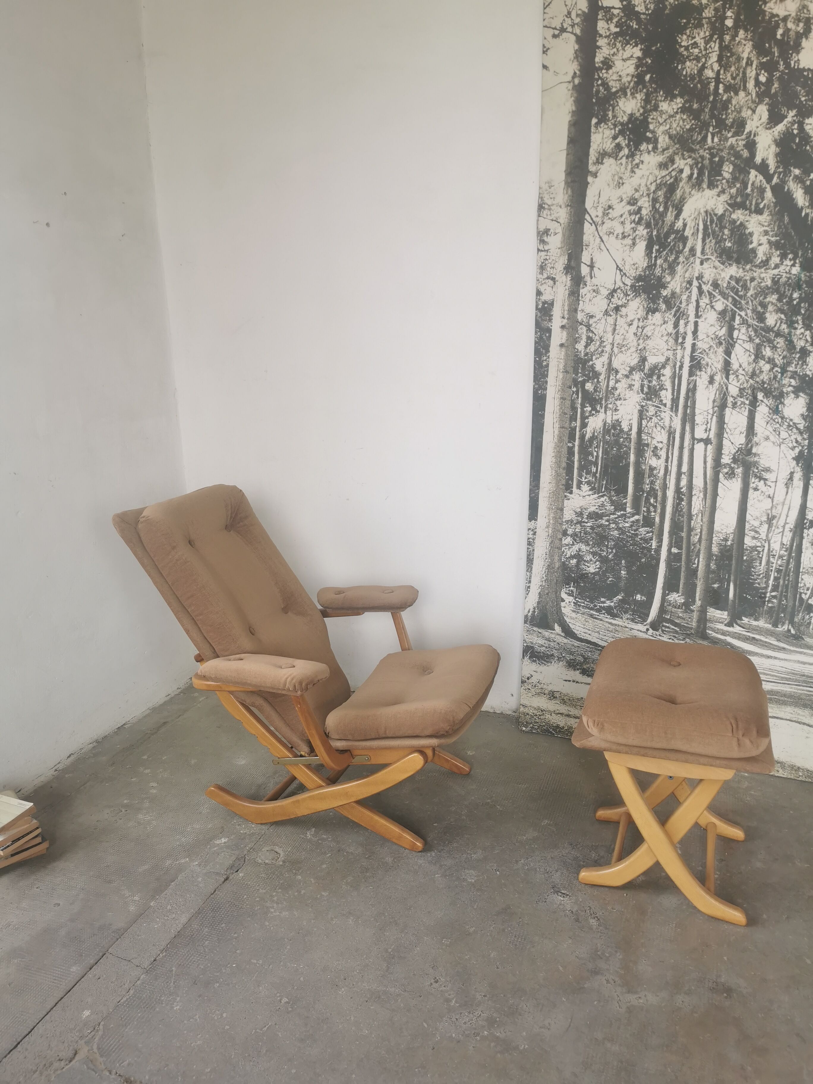 Relax armchair and its velvet ottoman from the 70s /80