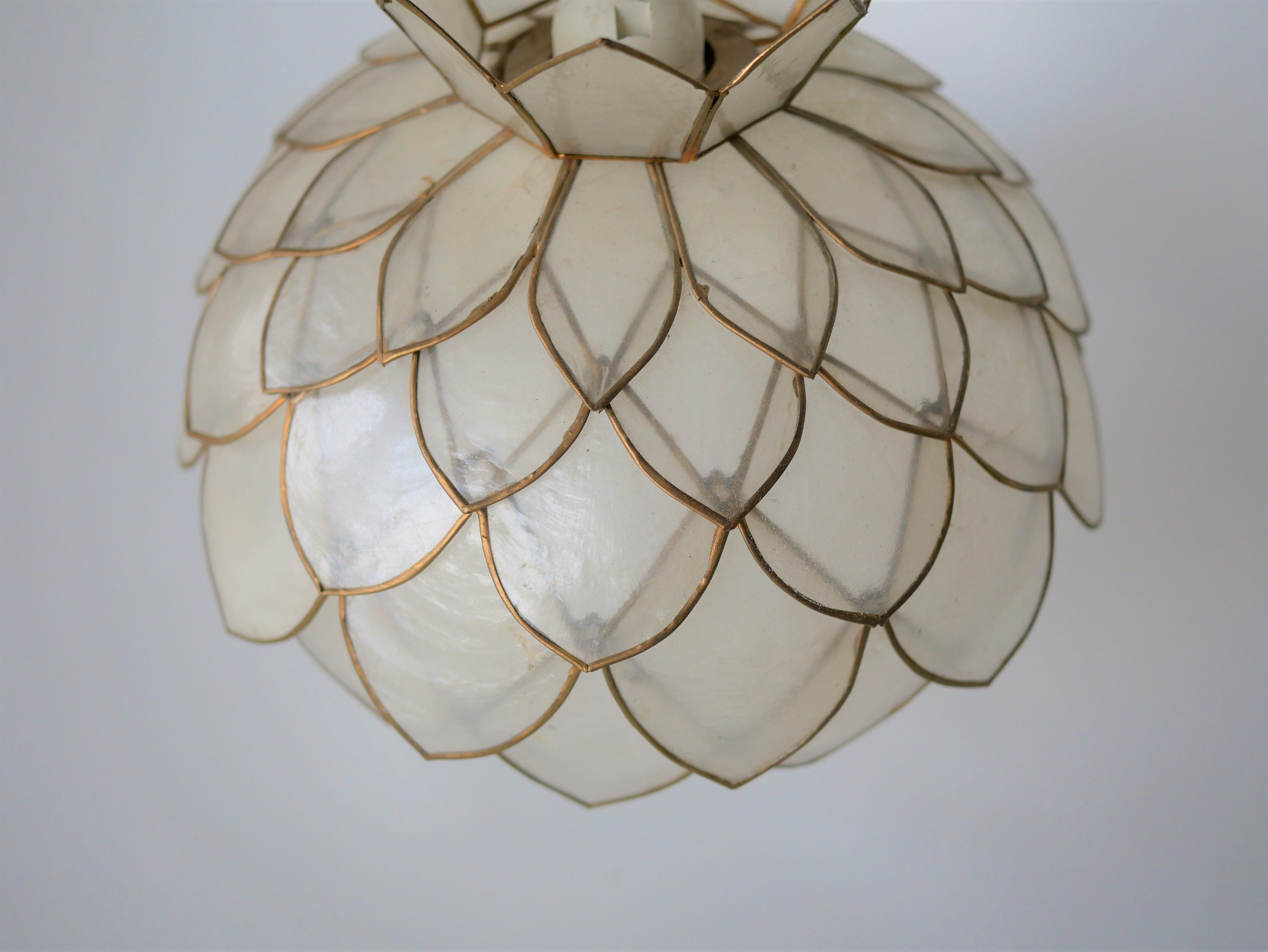 Suspension fleur vintage en nacre