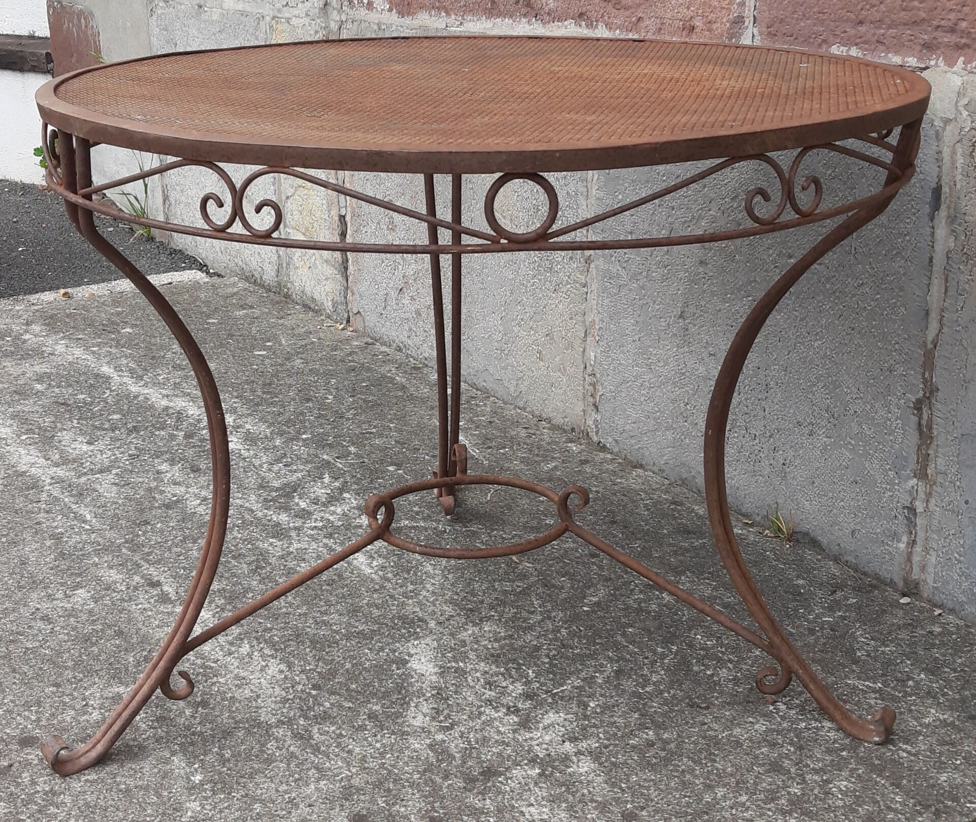 Table de jardin en fer forgé