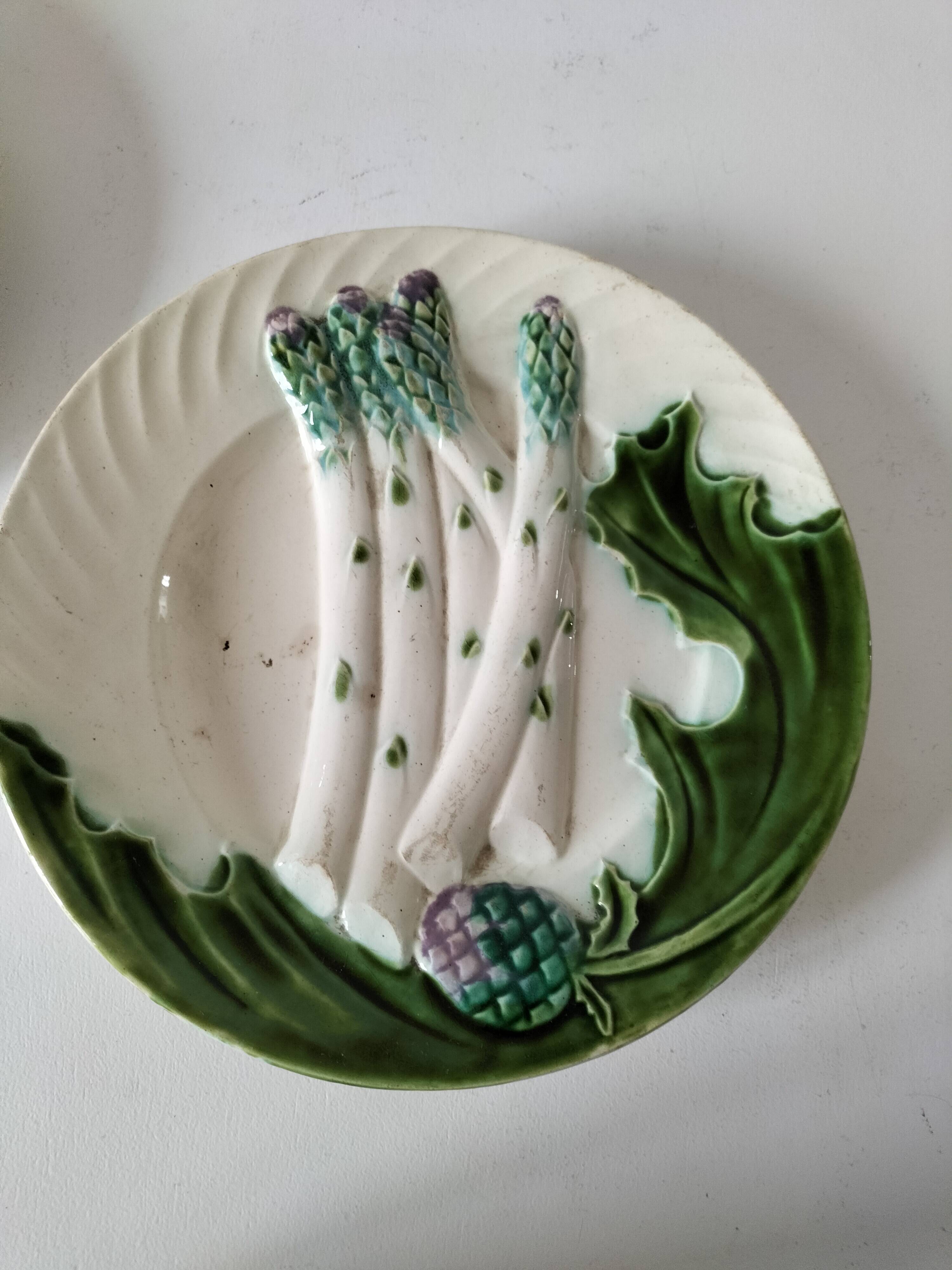 Assiettes barbotine Salins – décor asperges & artichaut