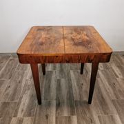 Table à manger par Jindrich Halabala