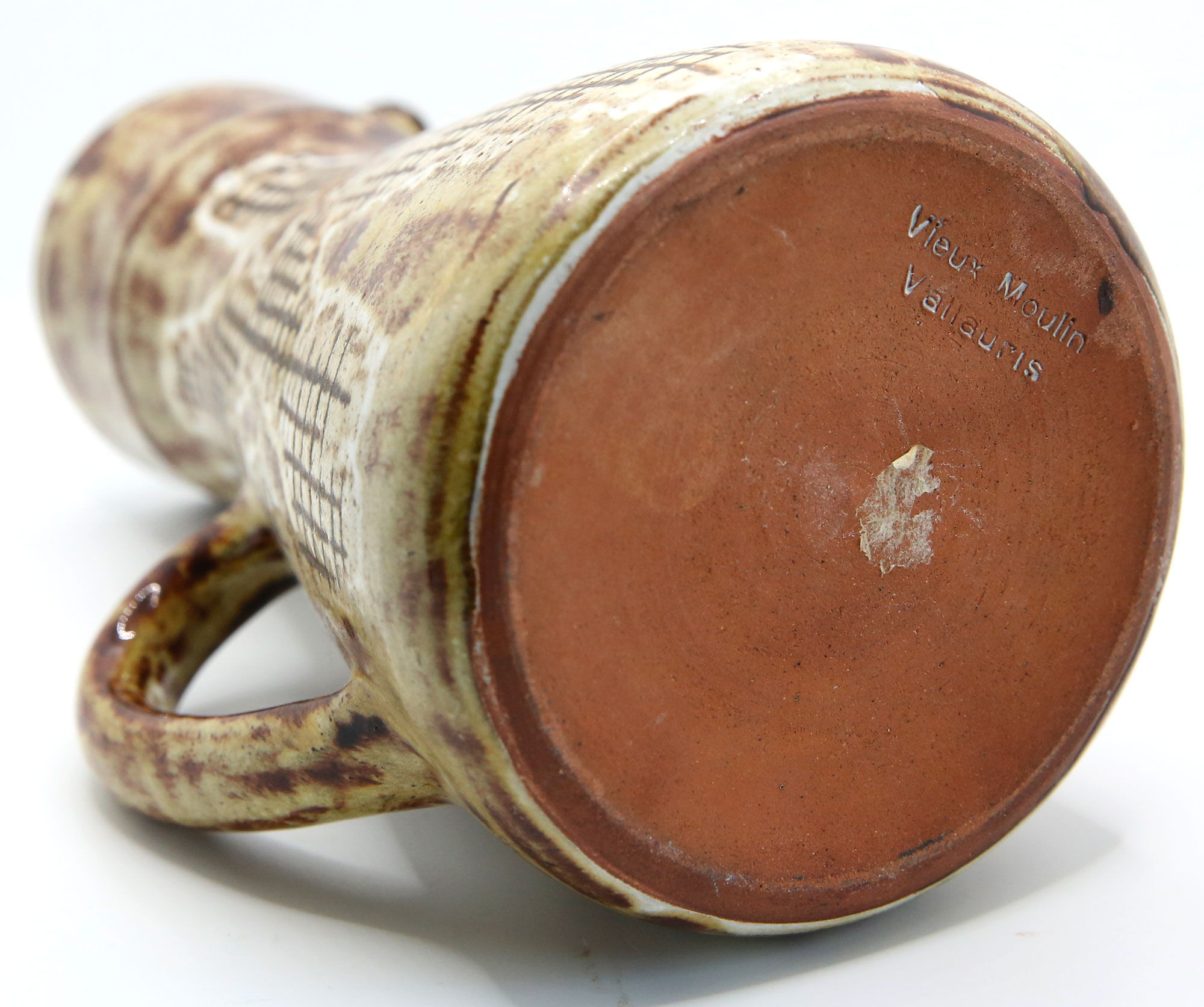 Brutalist pitcher of the Atelier du Vieux Moulin in enamelled earth of Vallauris