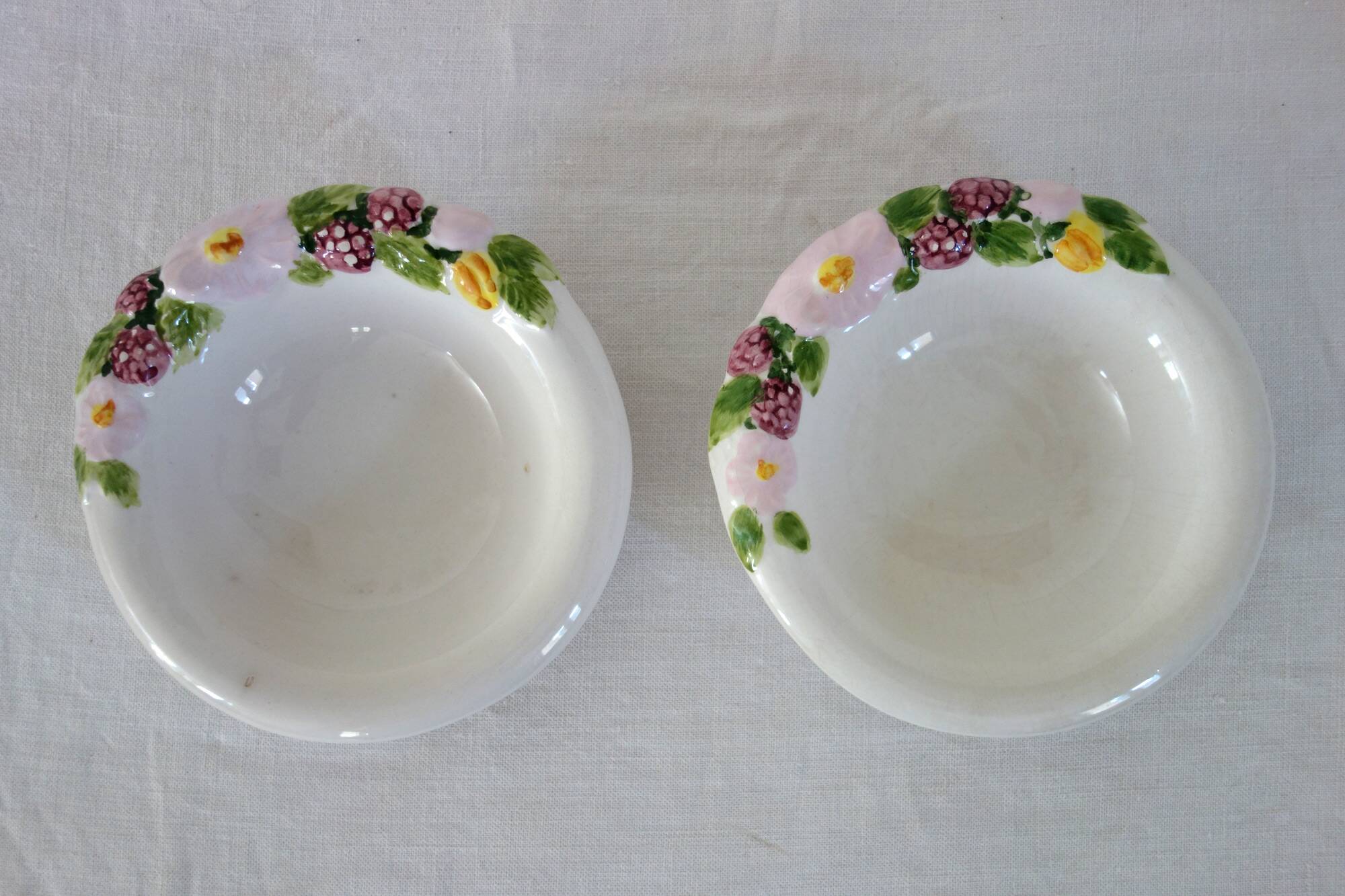 6 plates + 2 bowls Barbotine fruit decor vintage