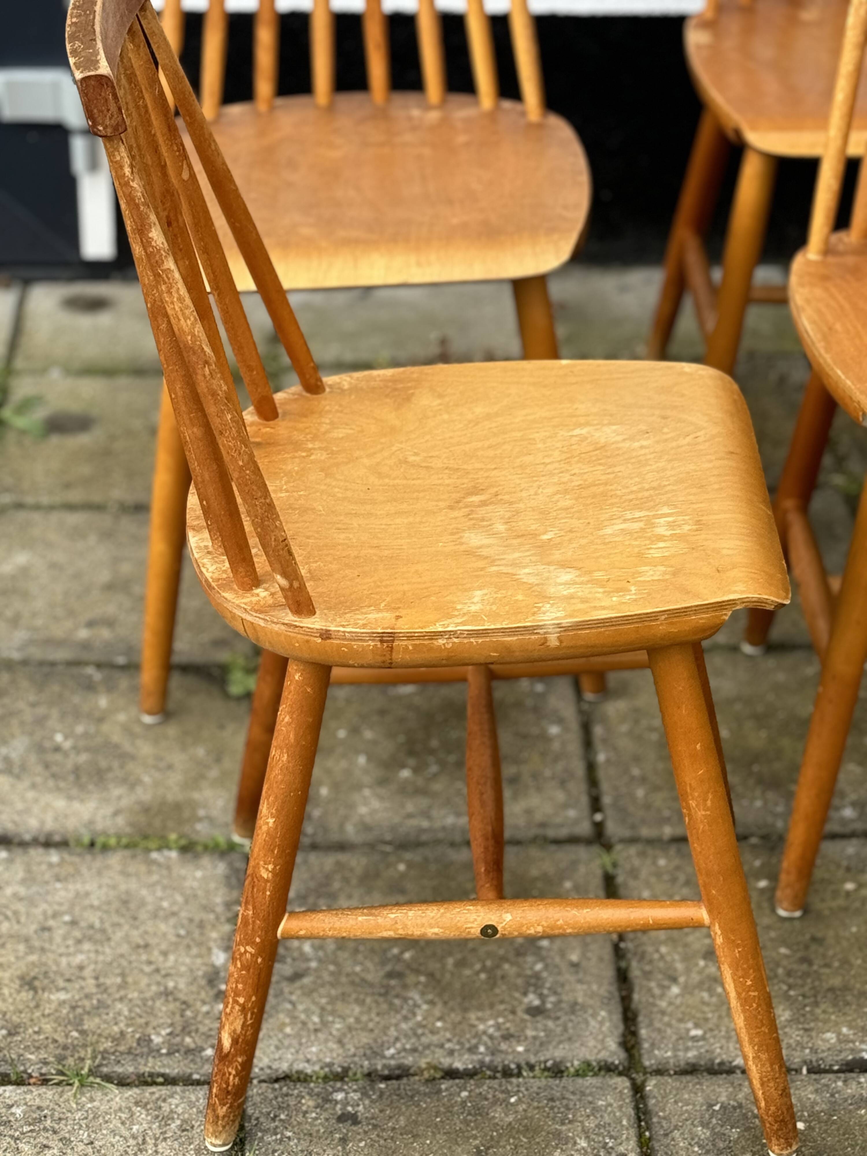 Ensemble de 4 chaises scandinaves à dossier fuseau