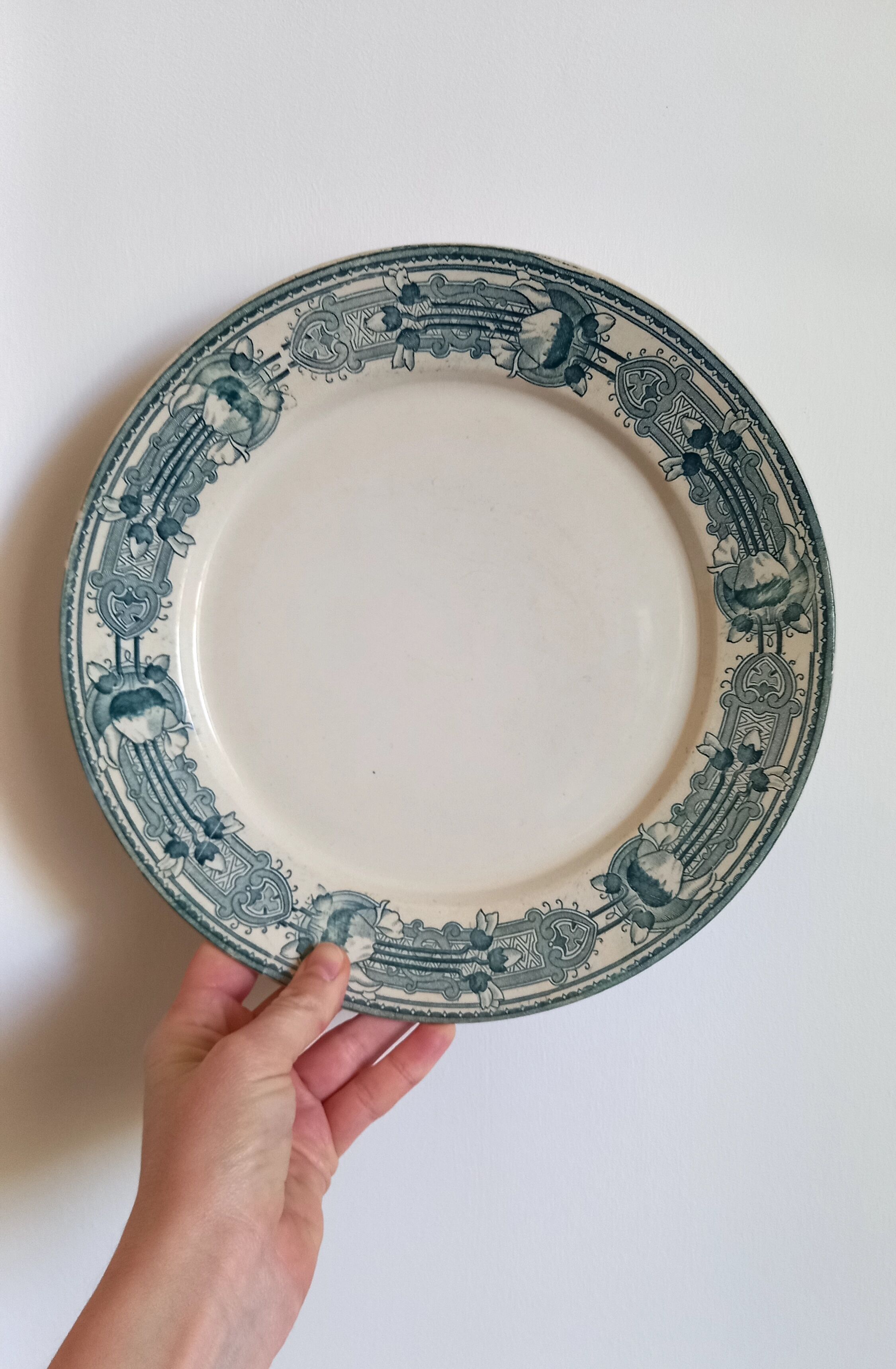 2 flat old plates (ø 25 cm) earthenware terre de fer creil montereau massena