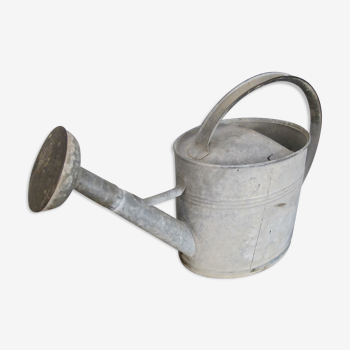Former zinc watering can
