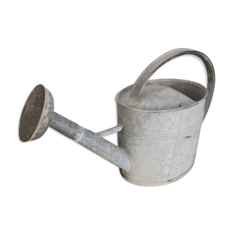 Former zinc watering can