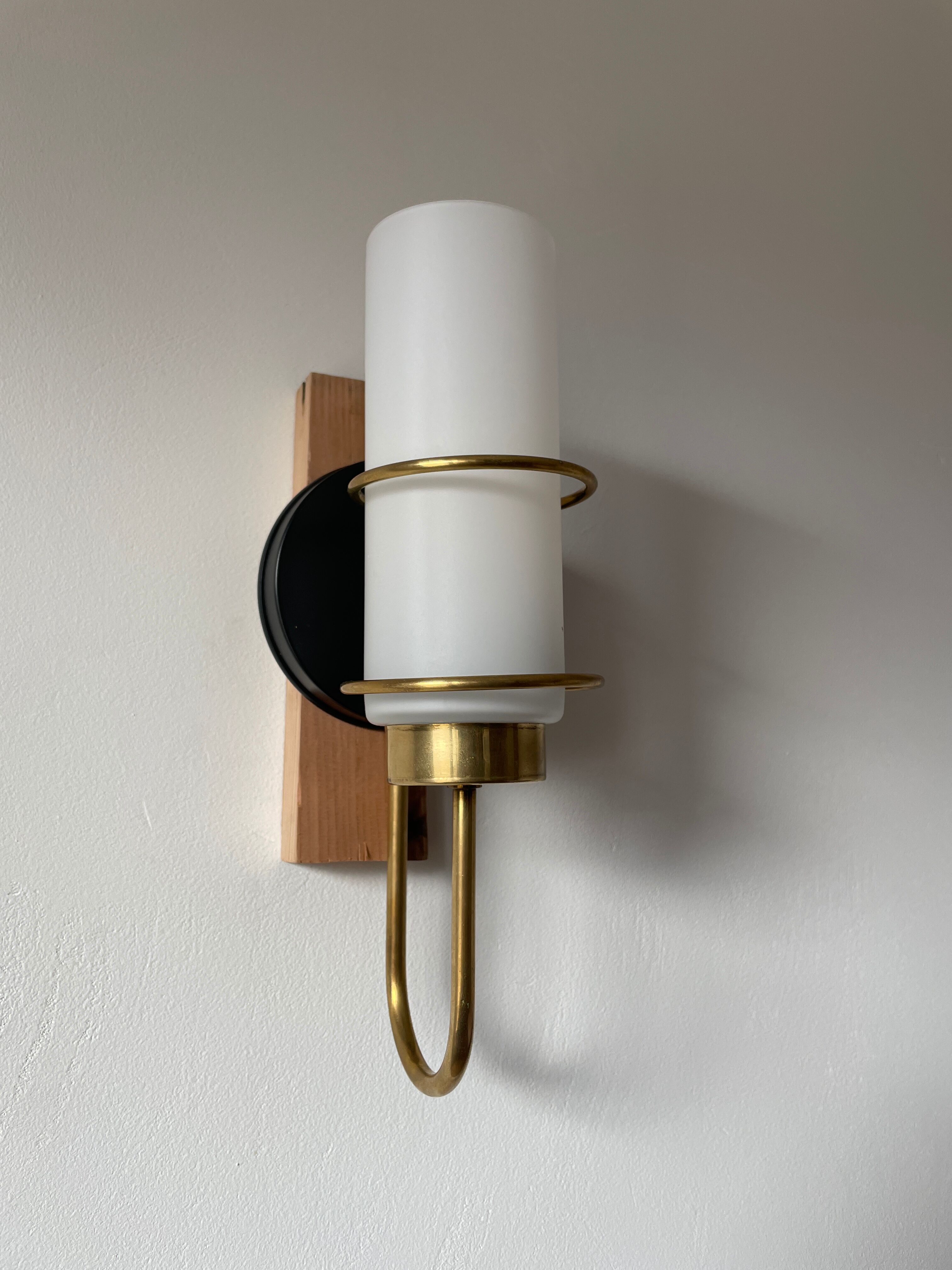 Opaline and brass wall lamp