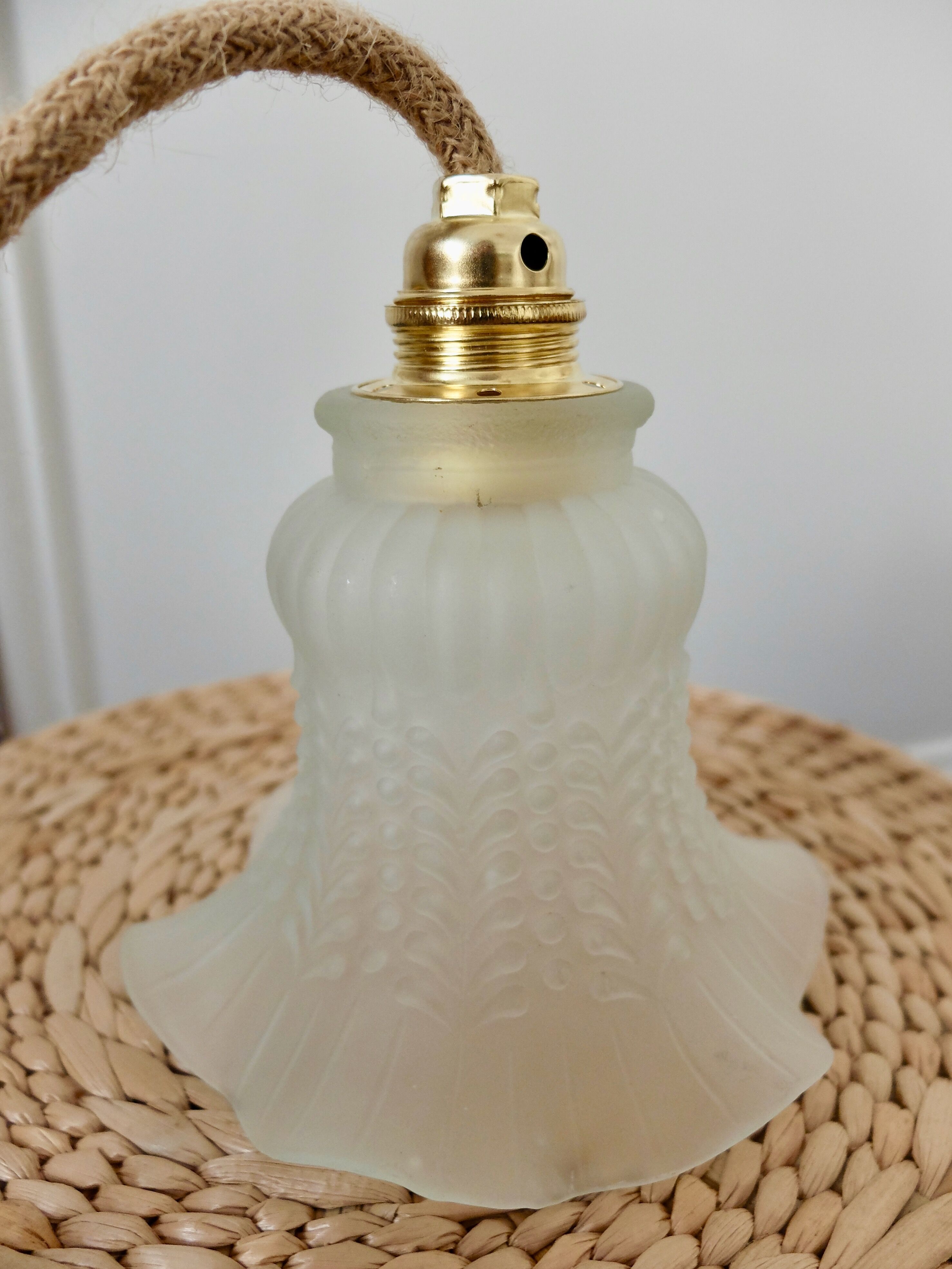 Hand lamp tulip suspension