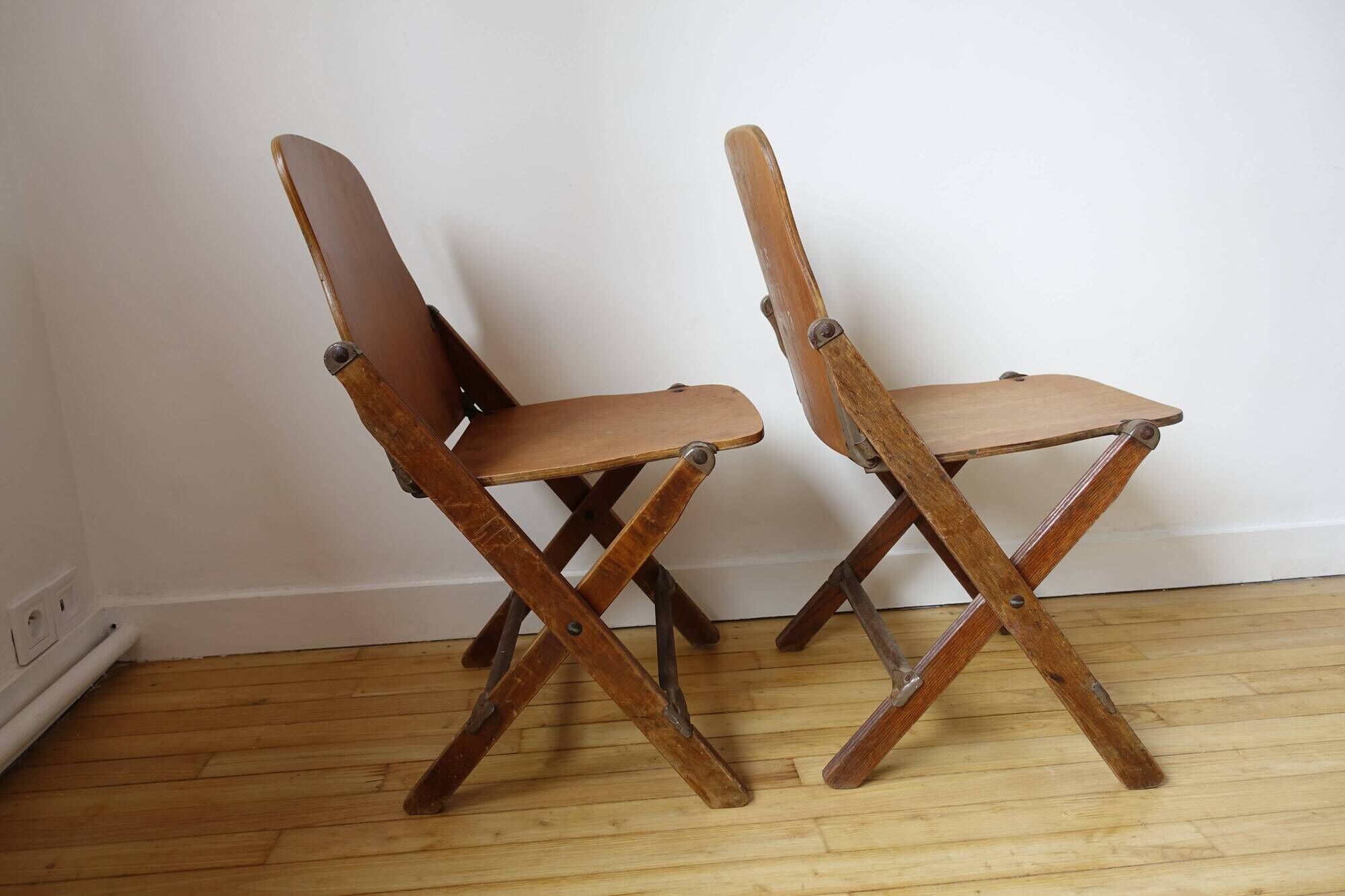 Paire de chaises pliantes en bois pliantes US ARMY seconde guerre mondiale