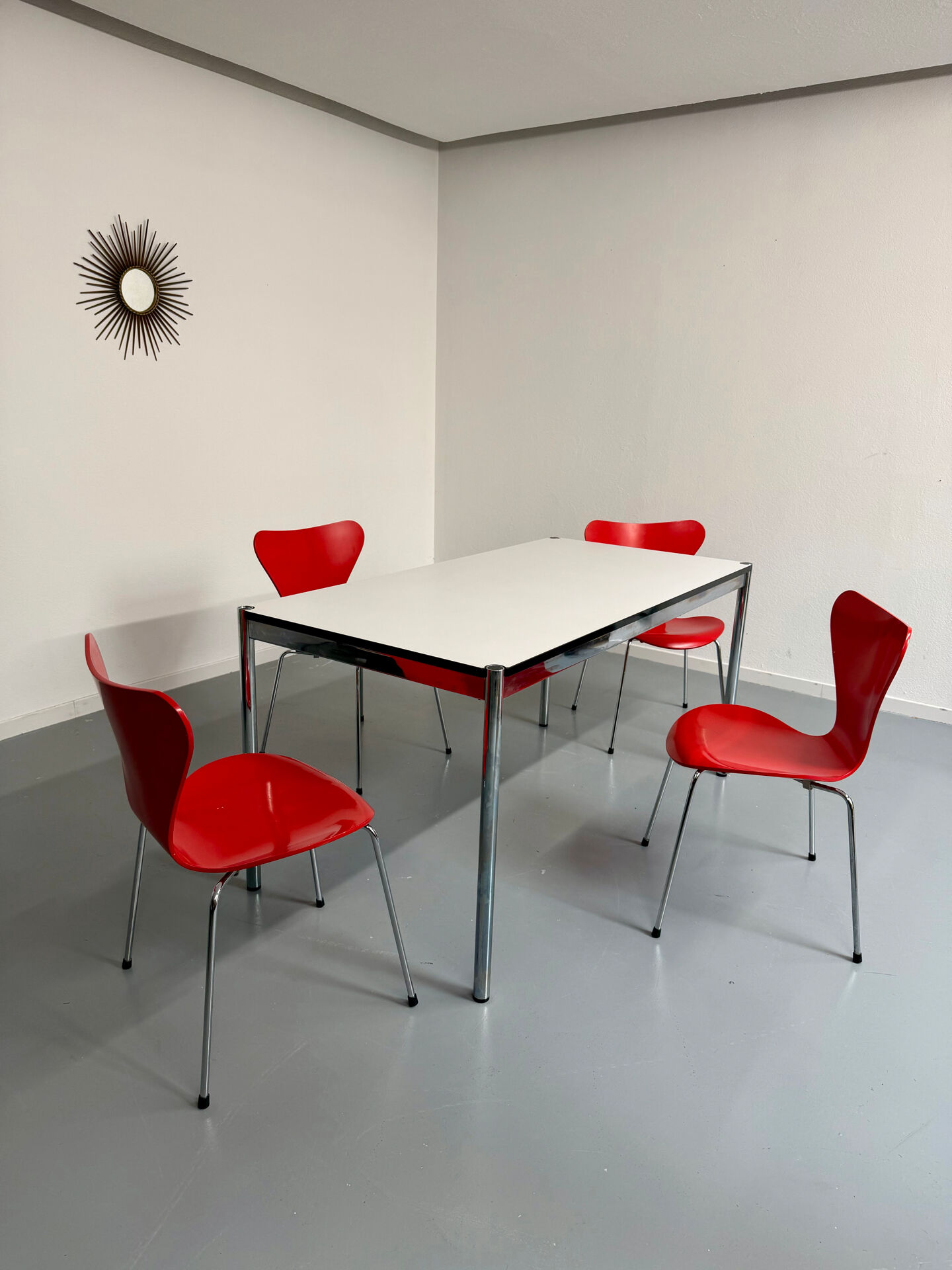 Bureau ou table design USM Haller plateau blanc structure métal