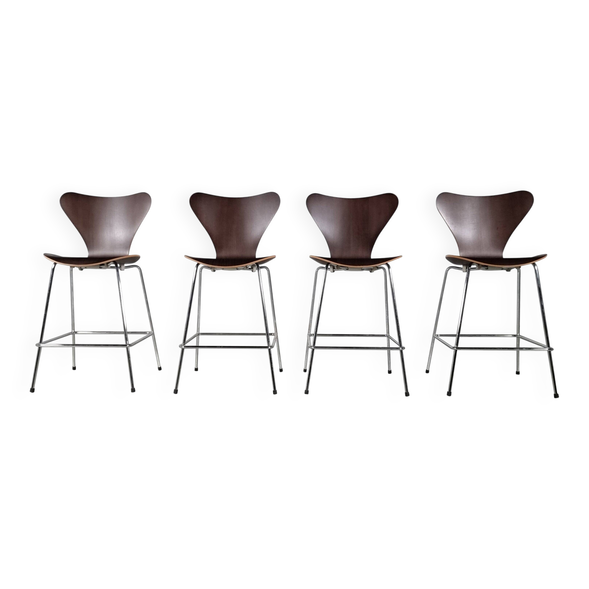 Set of 4 brown oak plywood bar stools by Fritz Hansen Series 7 by Arne Jacobsen.