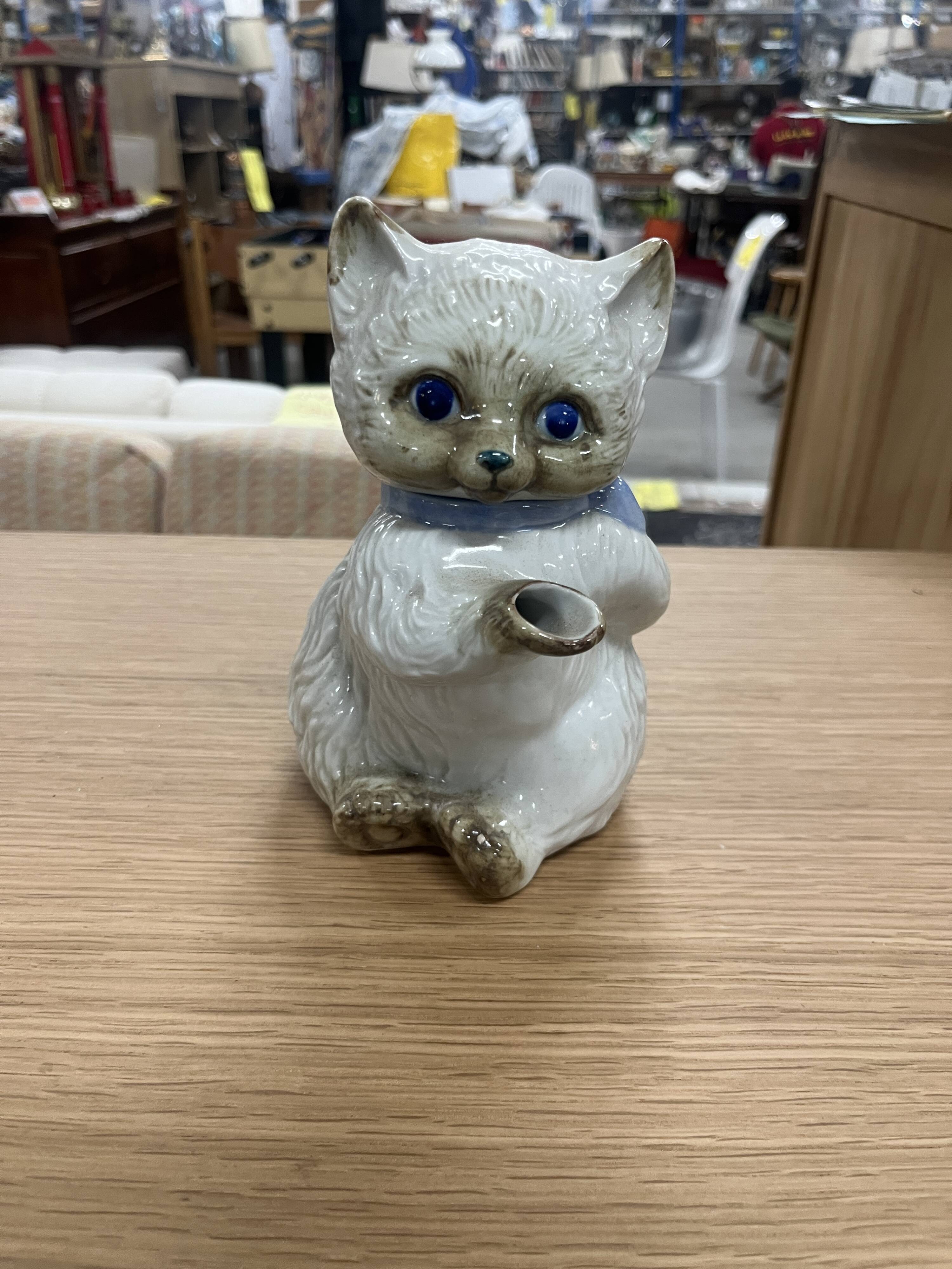 Japan cat teapot