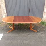 Scandinavian extendable round table