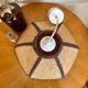 Suspension vintage en rotin formant une fleur