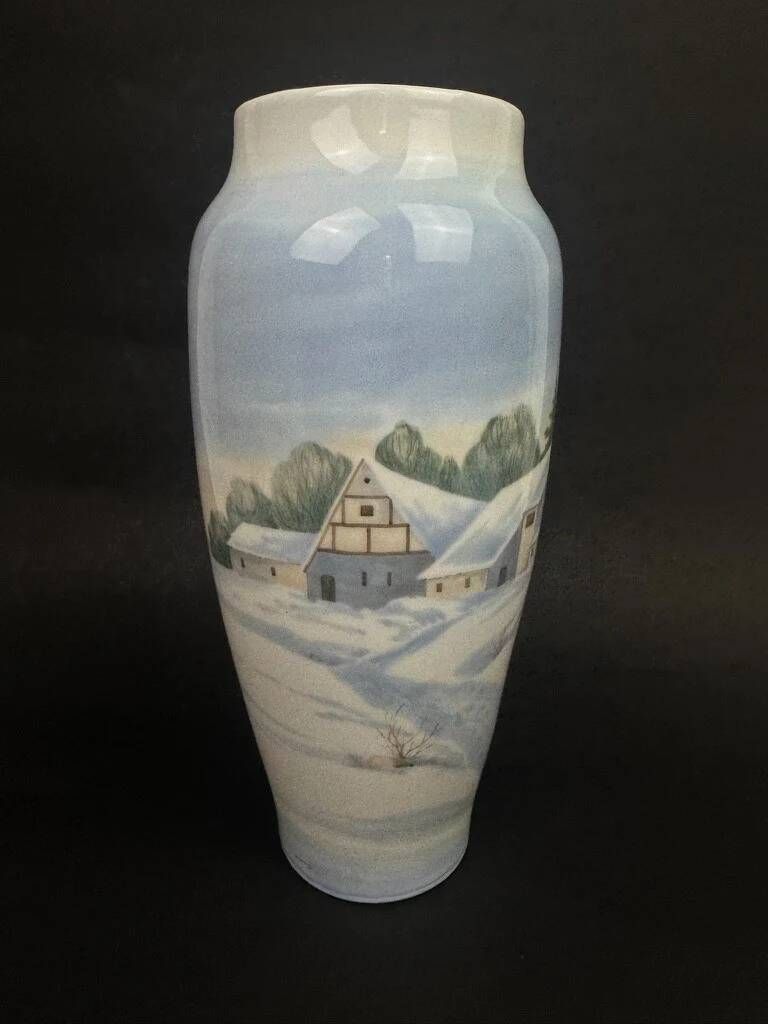 Copenhagen porcelain vase, hand-painted winter decoration, circa 1900-1920.