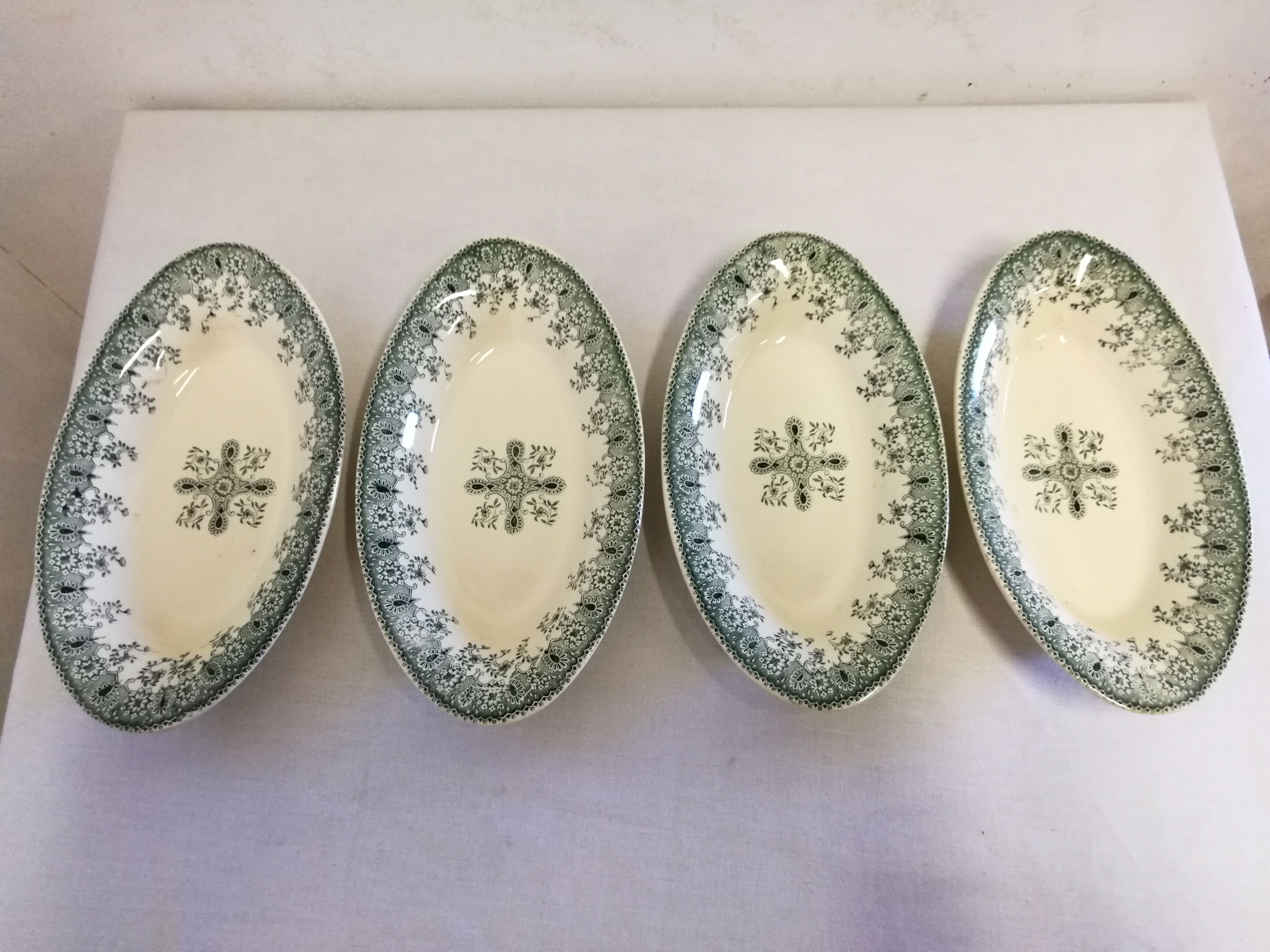Old raviers, small dishes oval armer