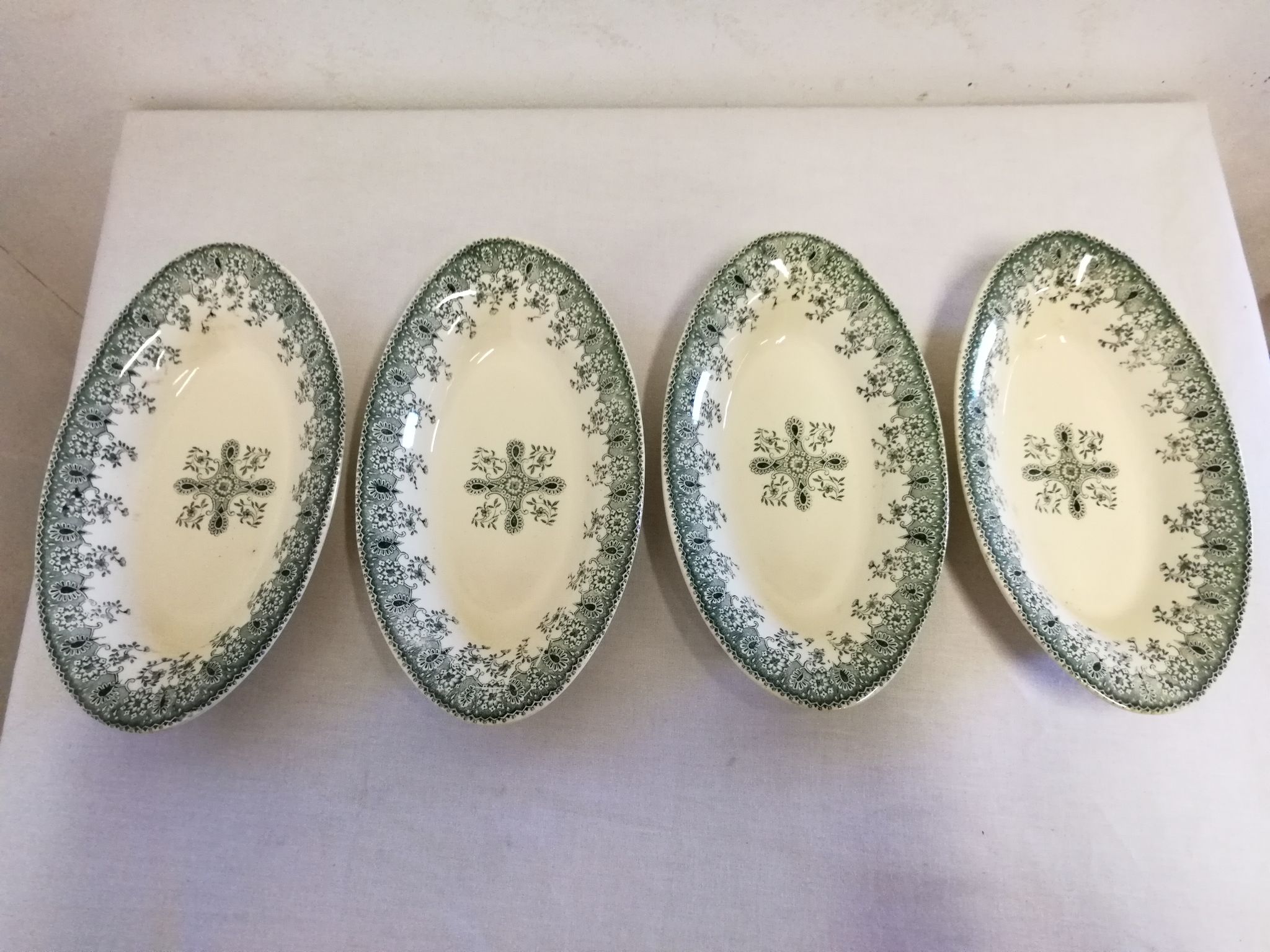 Old raviers, small dishes oval armer