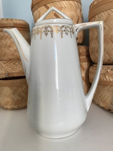 Teapot and its milk jar