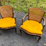 Paire de fauteuils cannés de style Louis XV