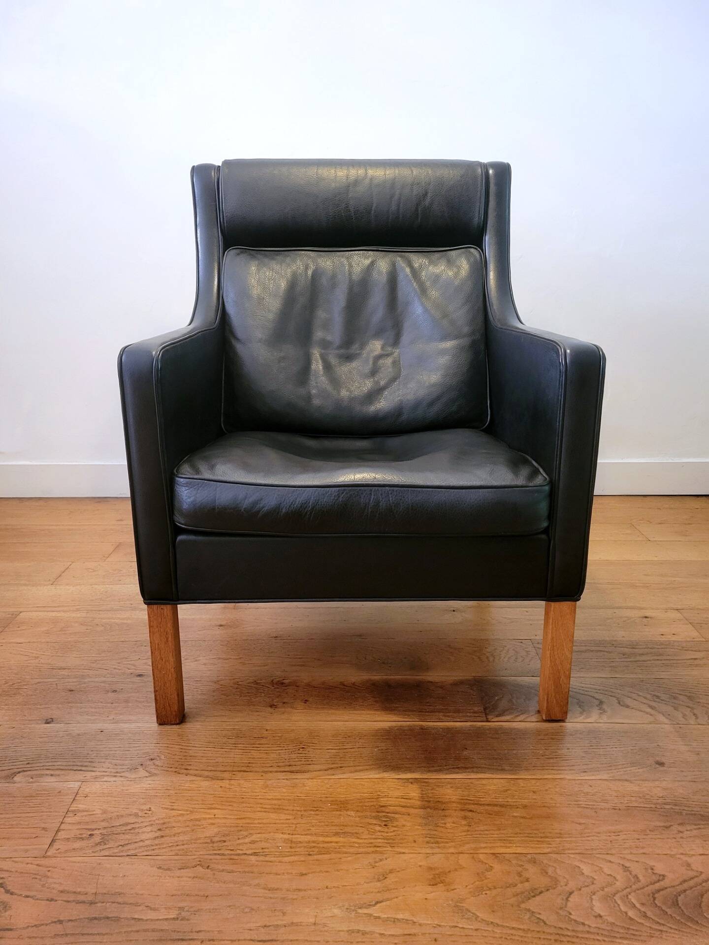 Vintage wingback chair 2431 with ottoman by Børge Mogensen for Fredericia
