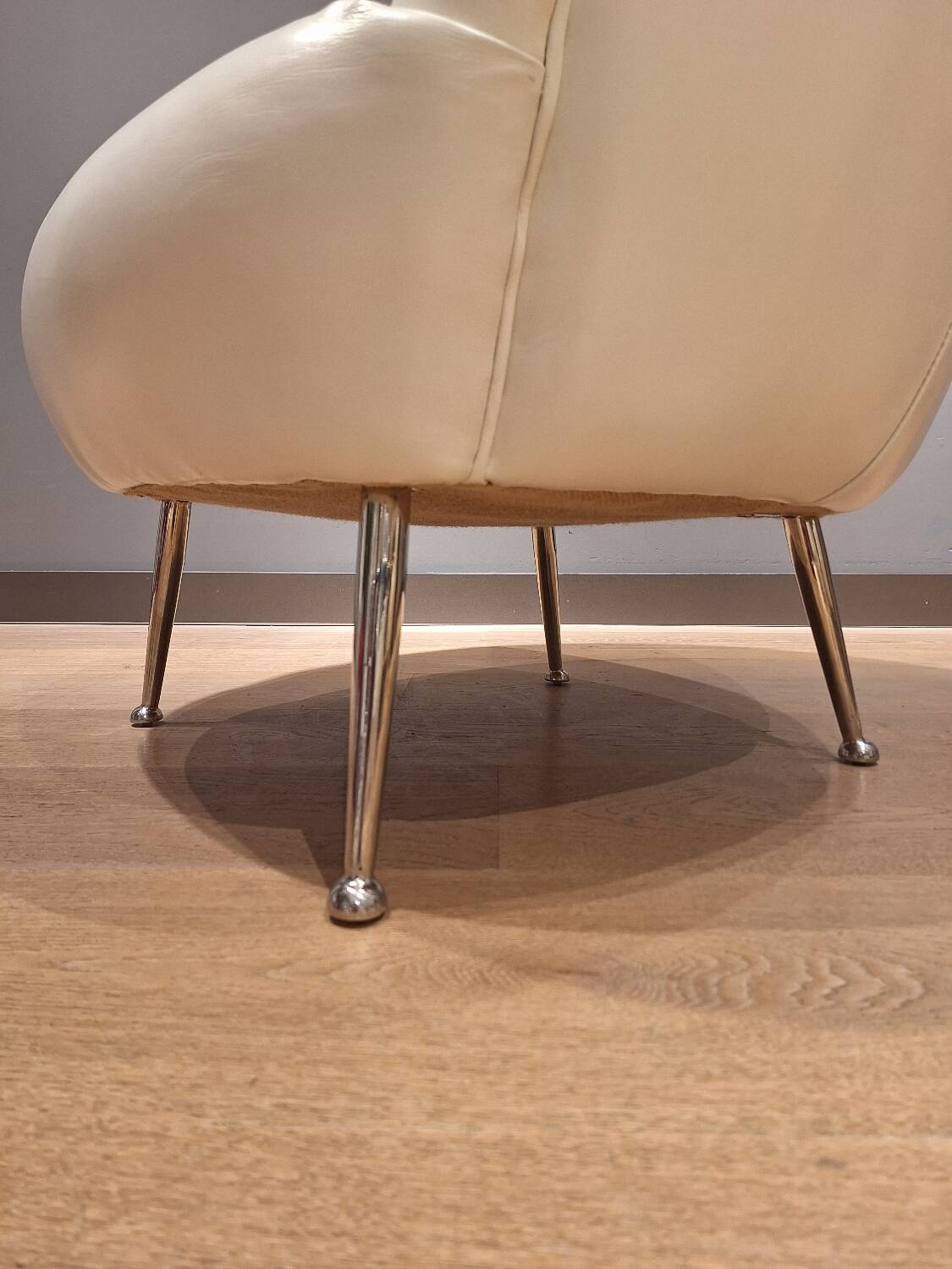 2 white leather armchairs, 1980s