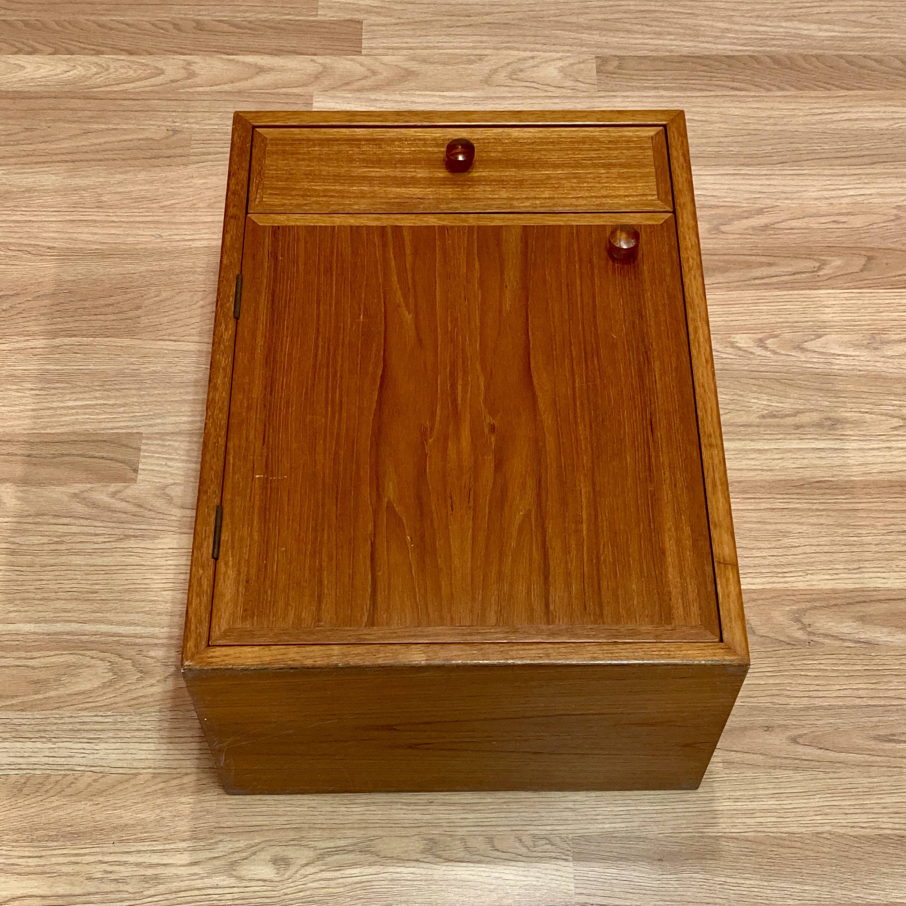 Rangement mural scandinave, 1960