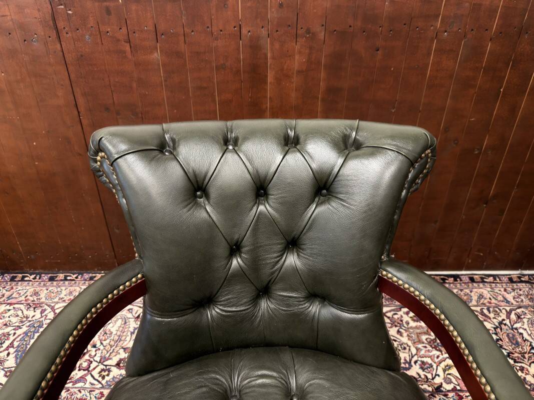 Chaise de bureau Chesterfield verte en anglais