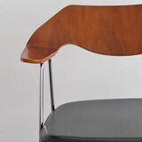 Robin Day 675 Chair
