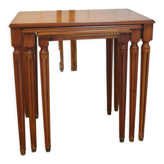 Tables gigognes