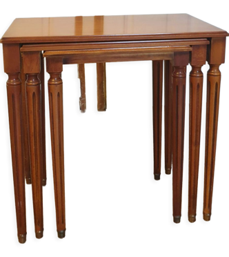 Tables gigognes