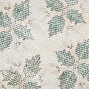 Tapis persan ancien ivoire et vert à motifs géométriques, 198x296