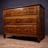Louis XV transitional commode in precious wood marquetry.