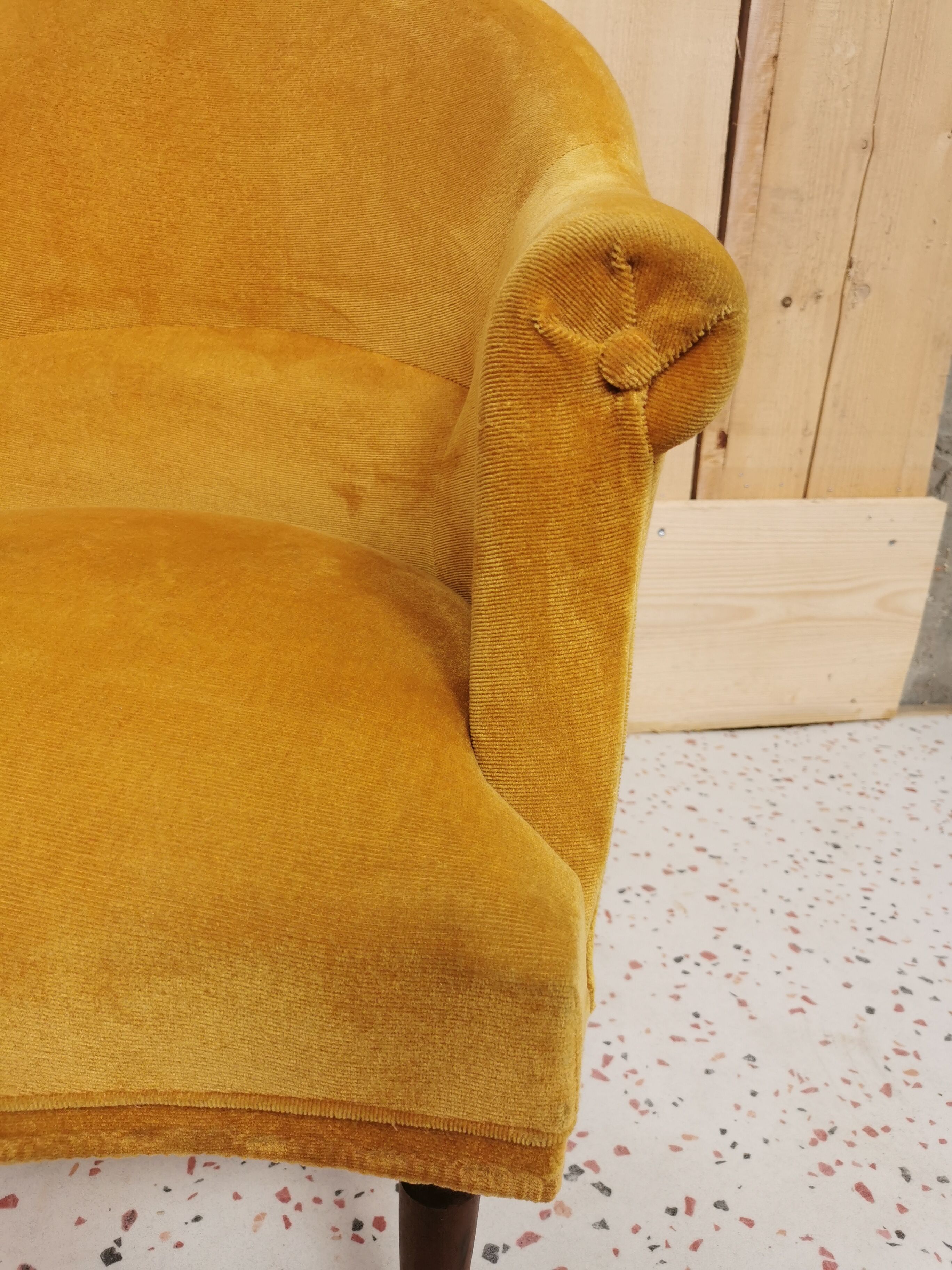 Toad chair