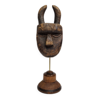 Toma passport mask, antique patinated wood, 16 cm, with stand