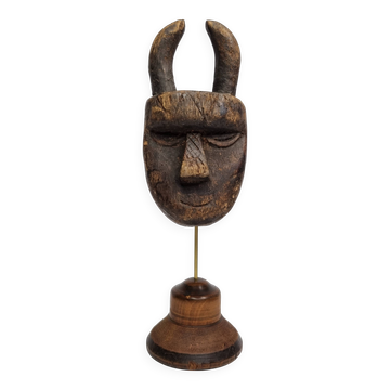 Masque passeport Toma, Bois ancien patiné, 16 cm, avec support