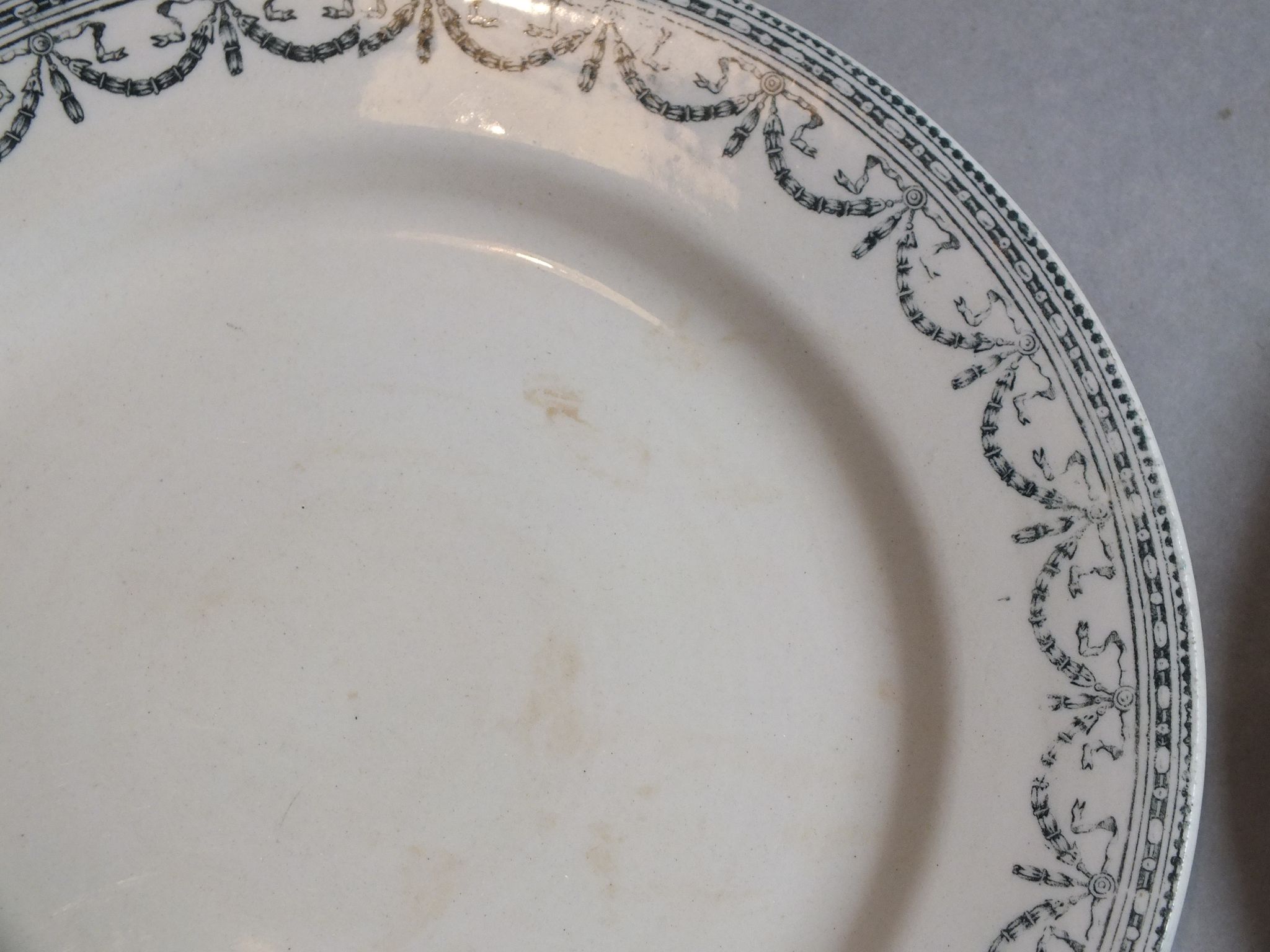Set 6 flat plates in Iron Earth Salins Garland Louis XVI - Lot 9