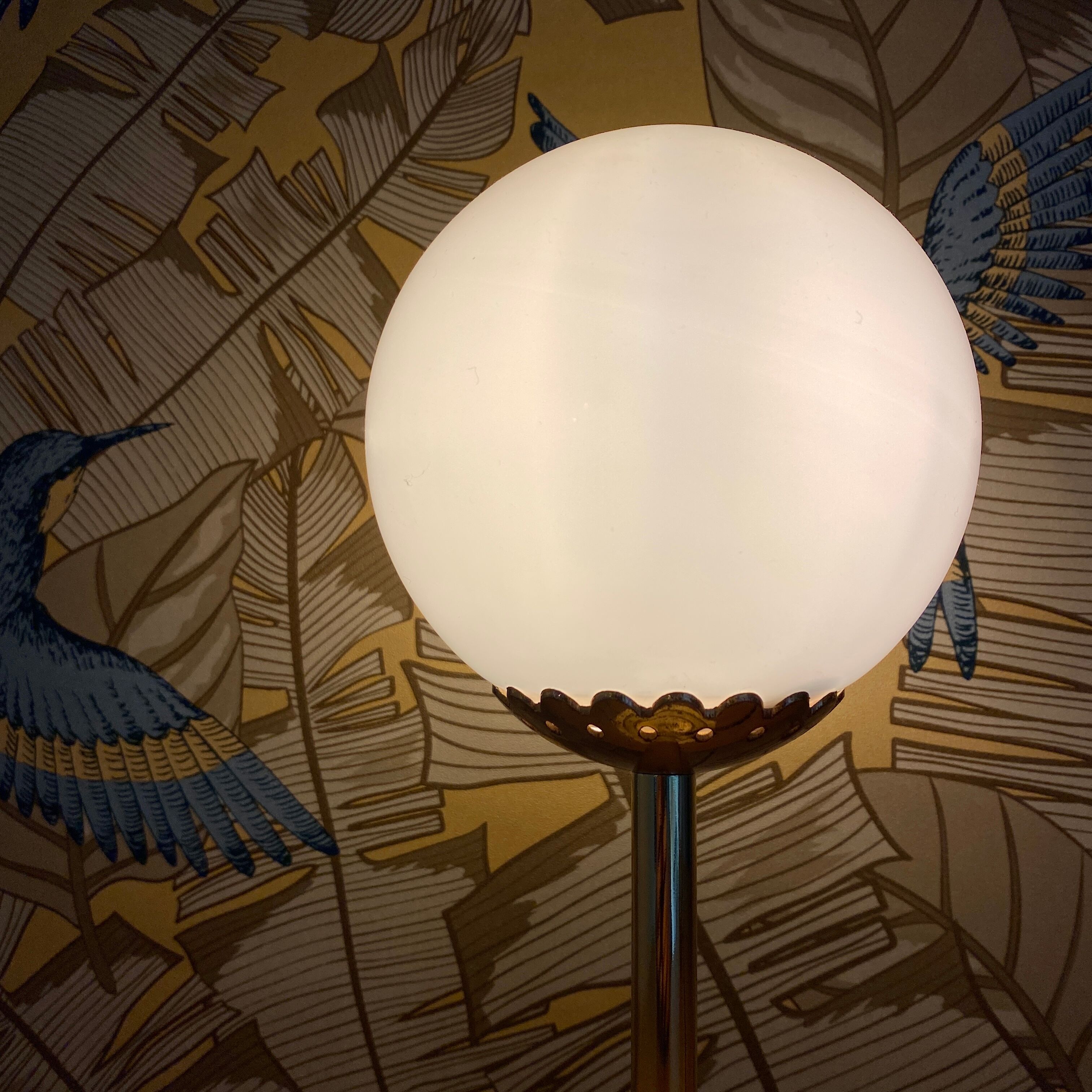 Vintage table lamp in white opaline