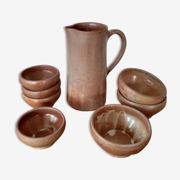Service of 7 sandstone bowls and their pitcher