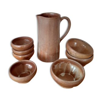 Service of 7 sandstone bowls and their pitcher