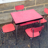 Table and its 4 chairs in formica
