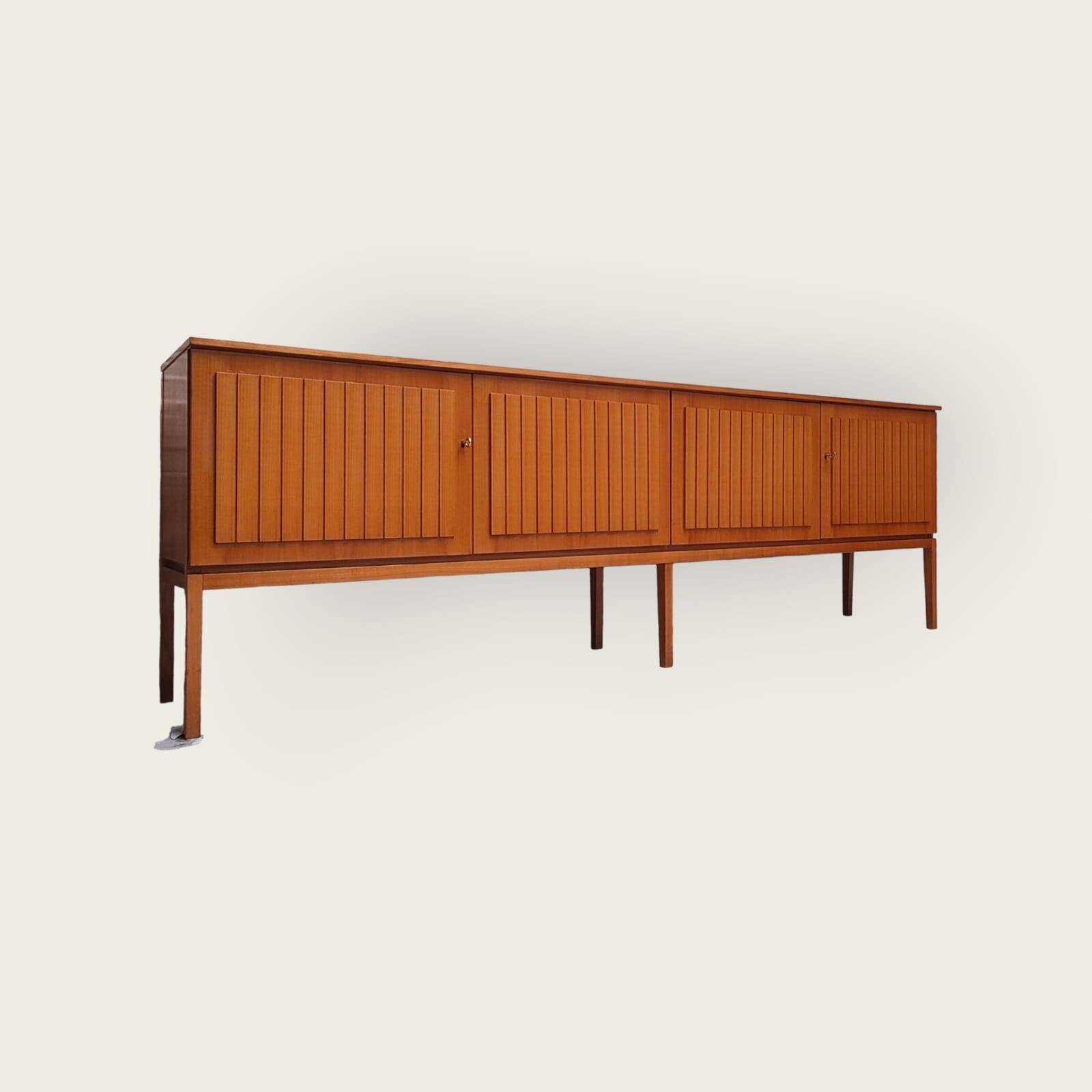 Buffet du milieu du siècle